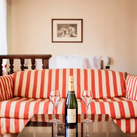 Hotel Residence Zara & Domus Lagosta מלון דירות 4*