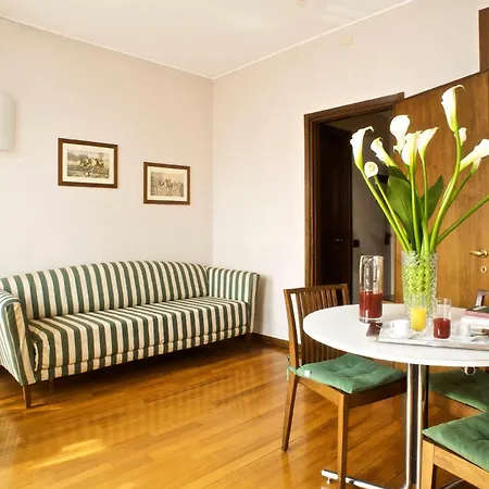 Hotel Residence Zara & Domus Lagosta מלון דירות